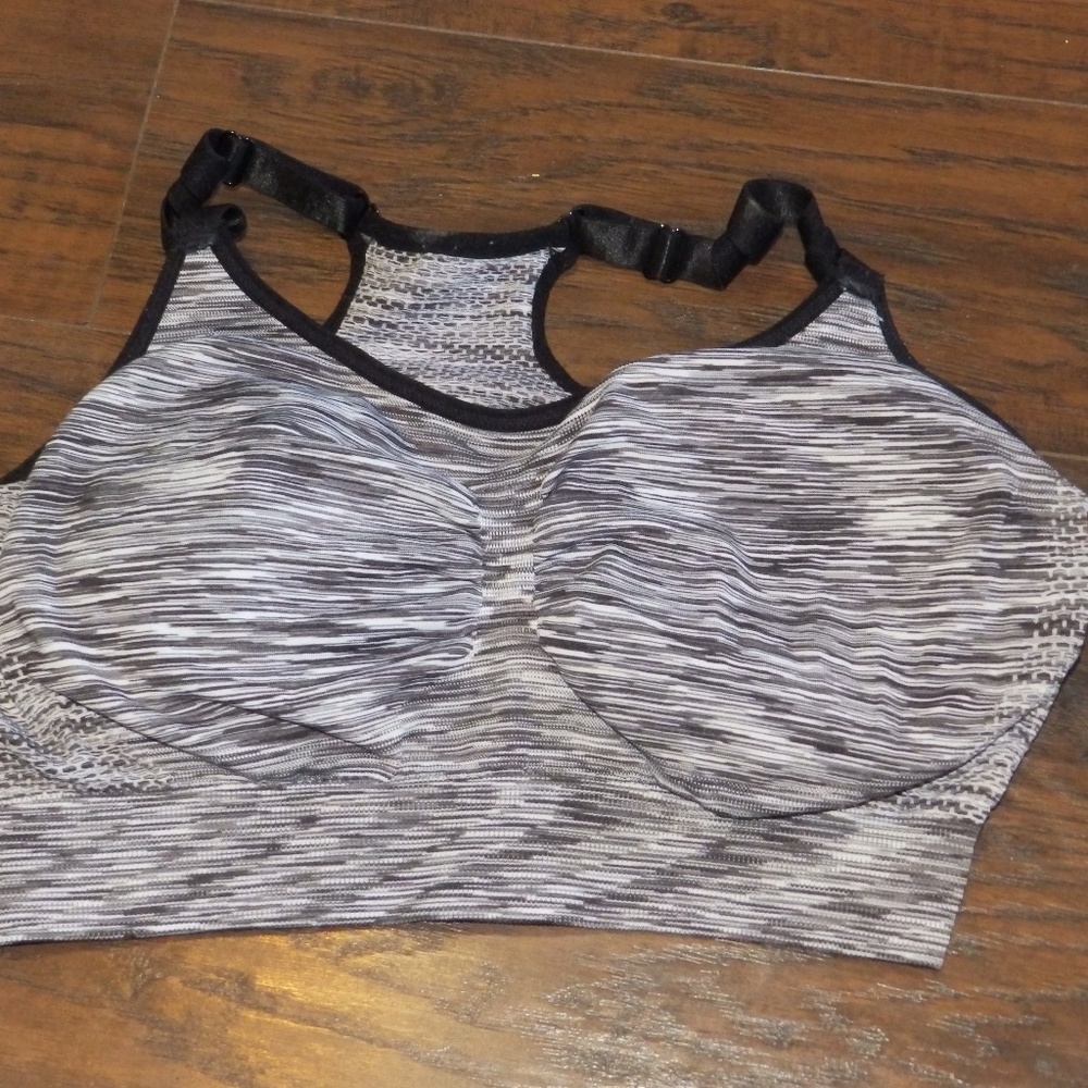 black sports bra